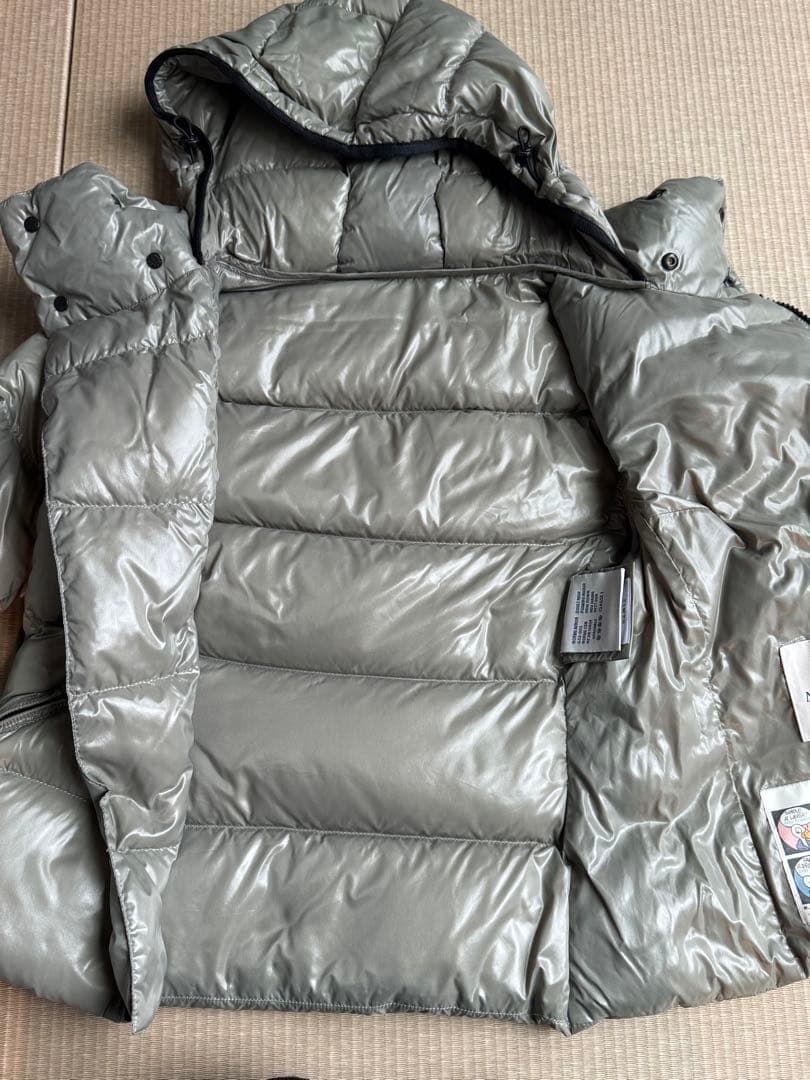 なな モンクレール フード付きカーキ　ダウンジャケット　0サイズ