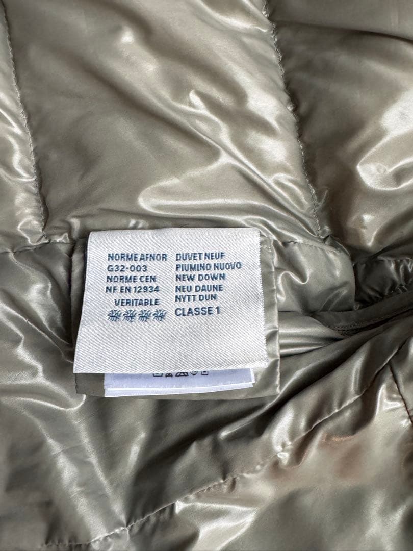 なな モンクレール フード付きカーキ　ダウンジャケット　0サイズ