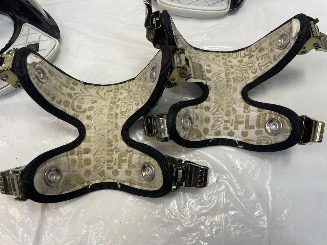 ◆ スノーボード バインディング Flow Essence [M] スノボ