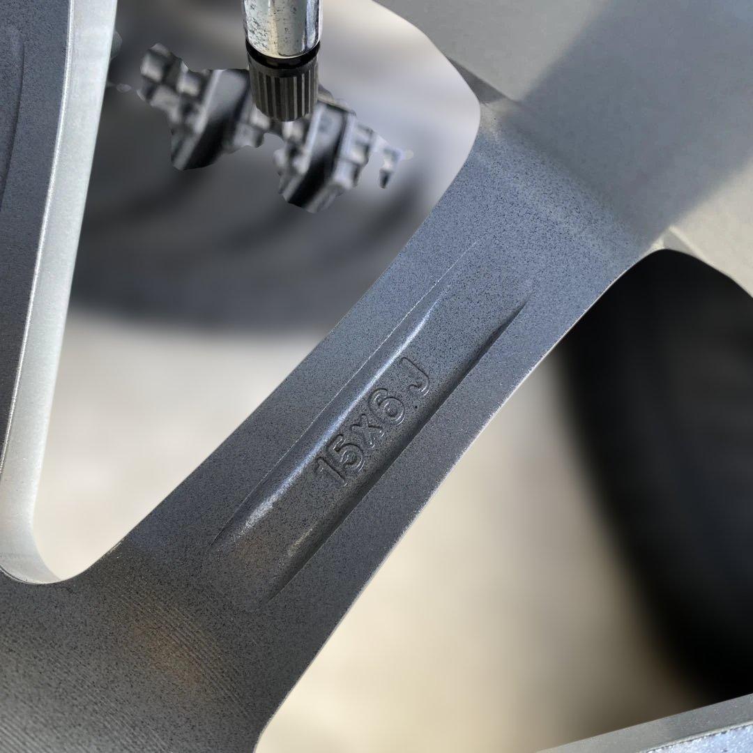 中古溝ありブリヂストンスタッドレスセット185/60R15旧型シエンタ　送料無料