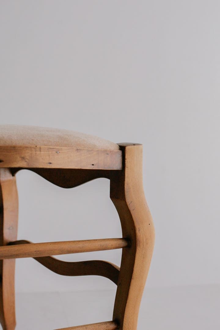 フランス　バルーンチェア　アンティーク 無垢財 モケット張り 古家具 ブロカント