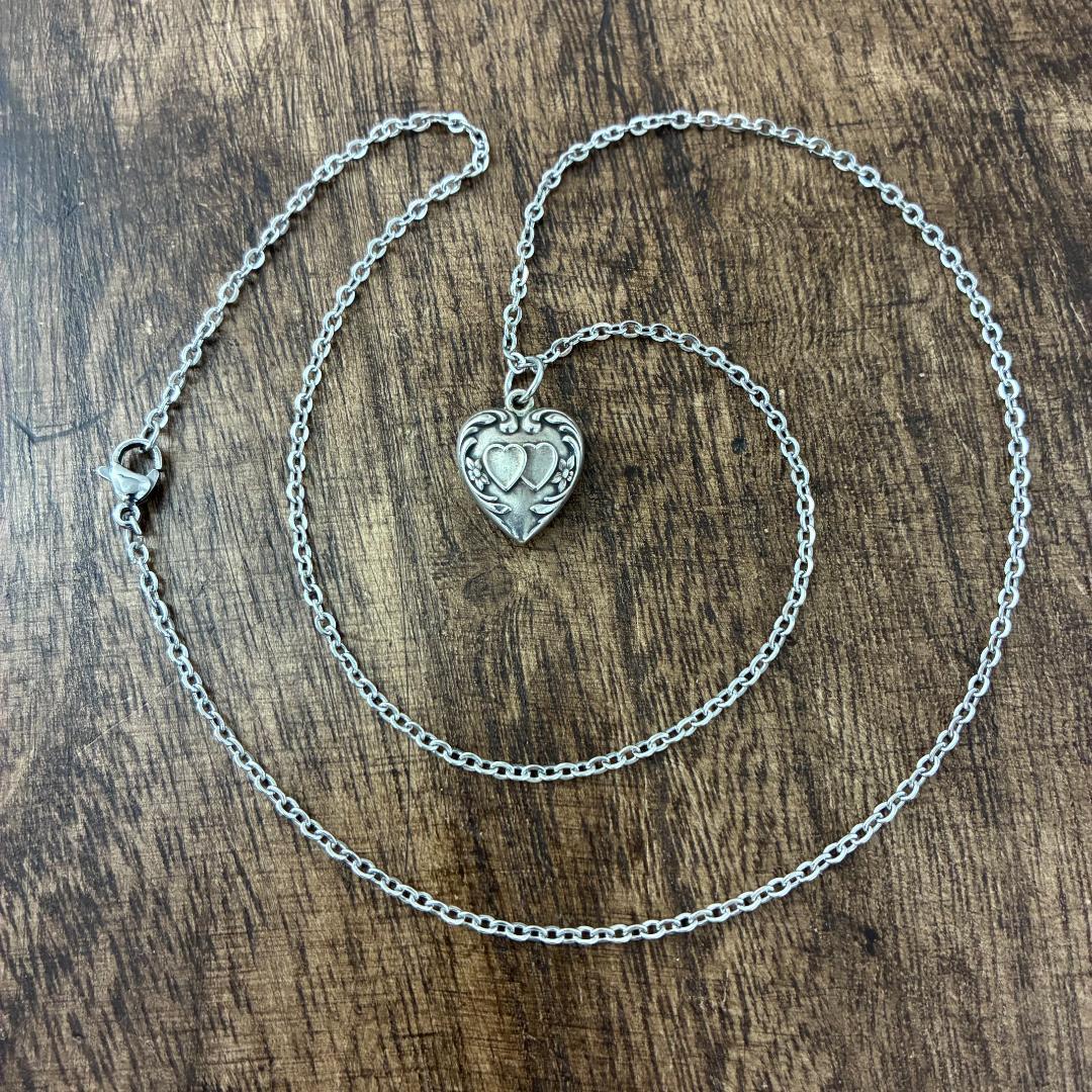 ●スウィートハートジュエリー ダブルハート シルバーヴィンテージネックレスNAV