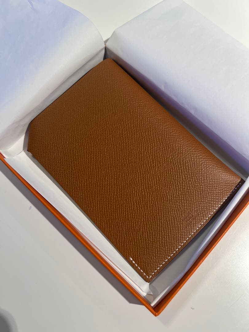 【エルメス　新品未使用　箱付き】ブラウンレザー パスポートケース