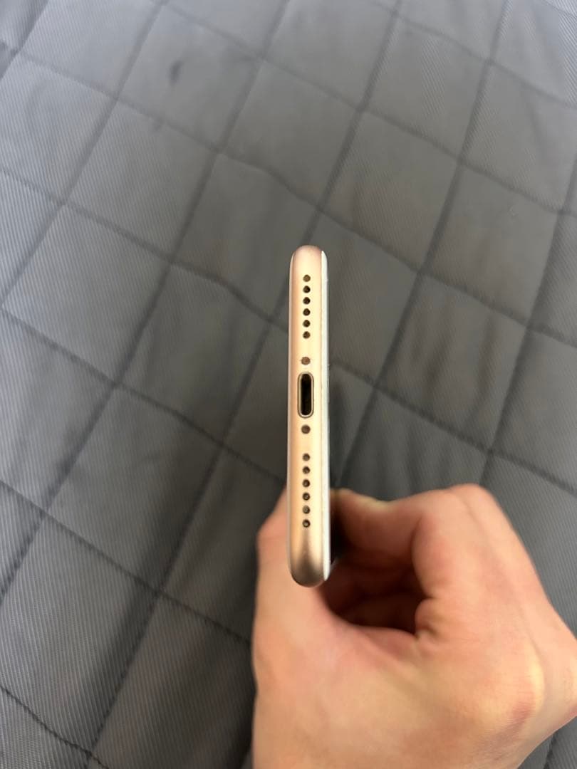 【ほぼ傷なし】Apple iPhone 8 ゴールド 本体