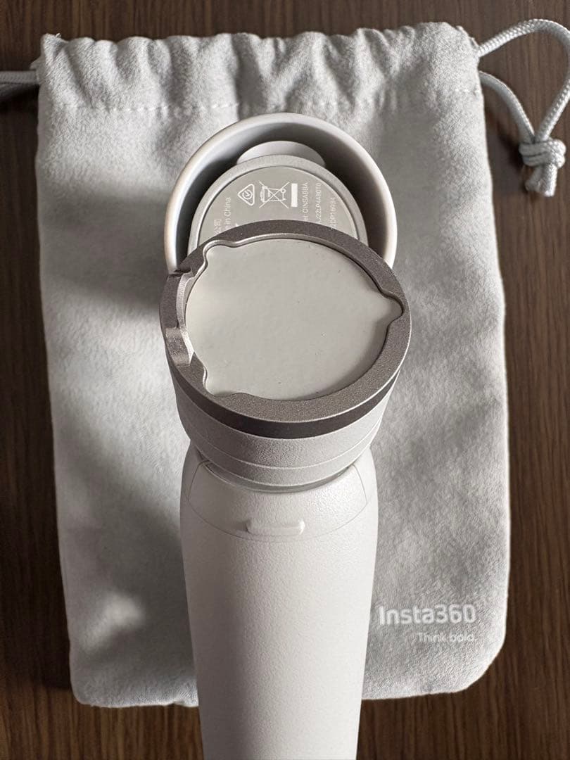 インスタ360 Flow 　AI搭載スマートフォン用ジンバル