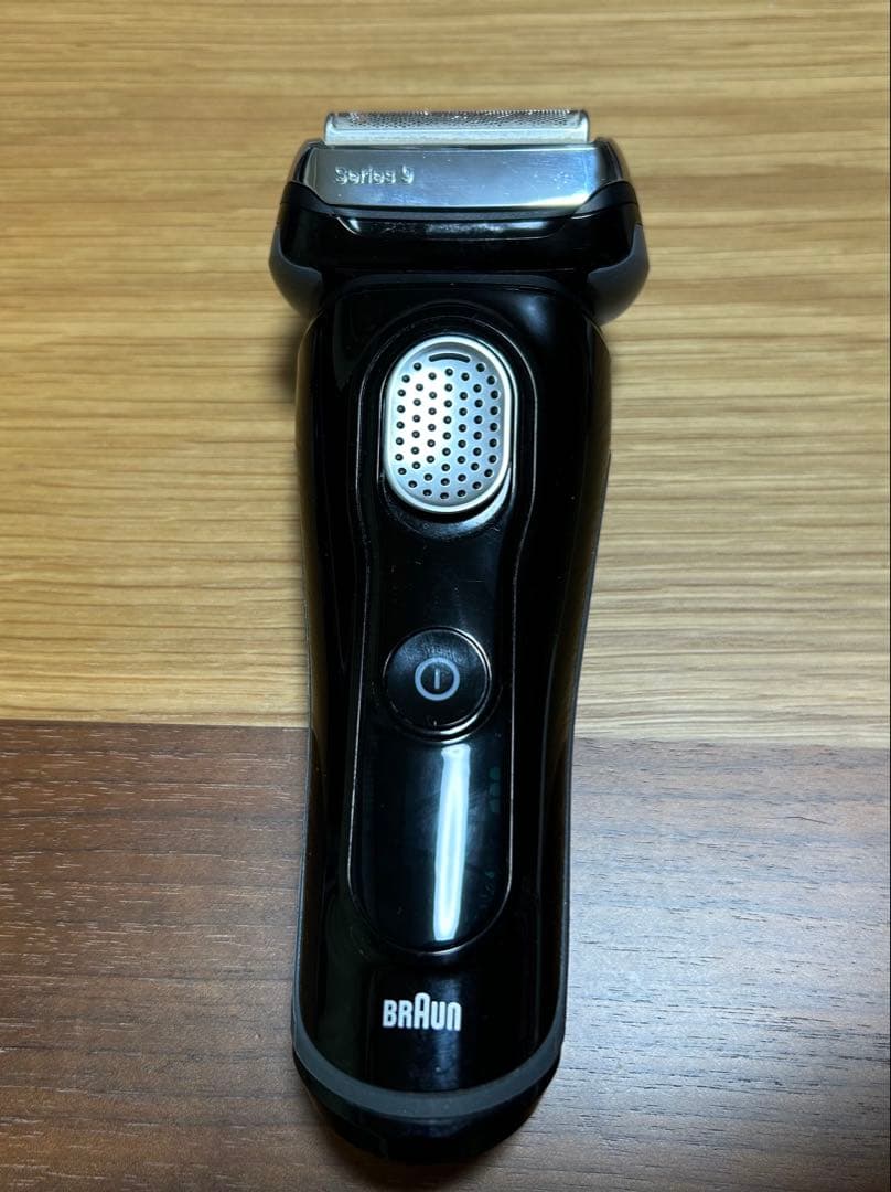 Braun シリーズ9 充電＆洗浄器、電源コード、旅行用ケース、取扱い説明書付き