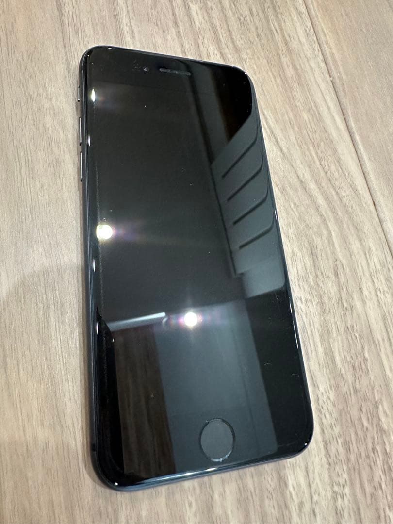 Apple iPhone 8 本体 黒　64GB SIMフリー