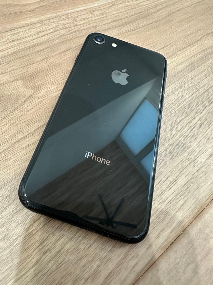 Apple iPhone 8 本体 黒　64GB SIMフリー