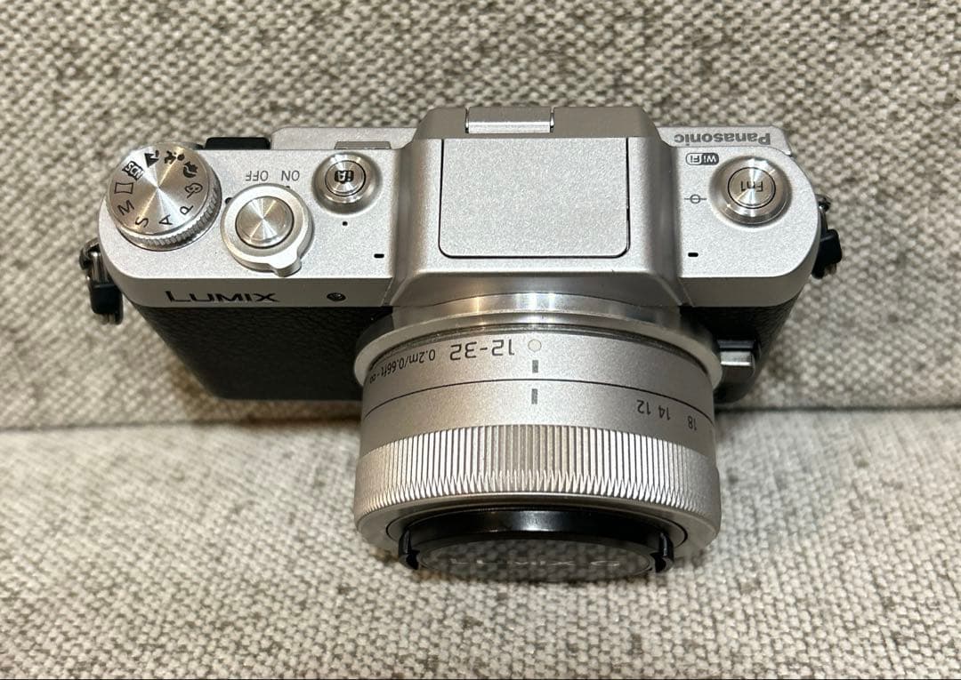 【美品】 Panasonic Lumix DMC-GF7 ミラーレスカメラ