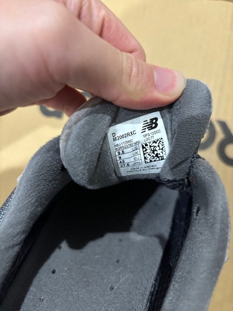 靴 new balance M2002RXC