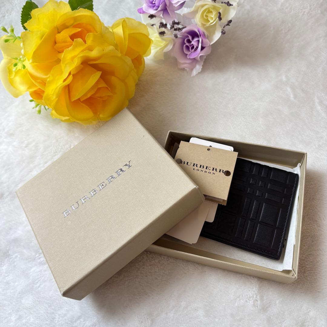 Burberry バーバリー　ブラック　パスポート　エンボスチェック　名刺入れ