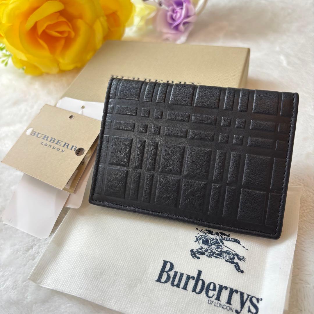 Burberry バーバリー　ブラック　パスポート　エンボスチェック　名刺入れ