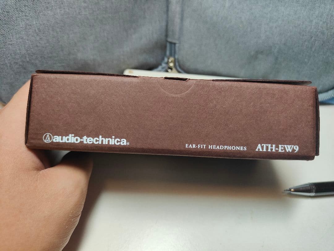 【未使用品】audio-technica ATH-EW9 有線耳掛けヘッドホン