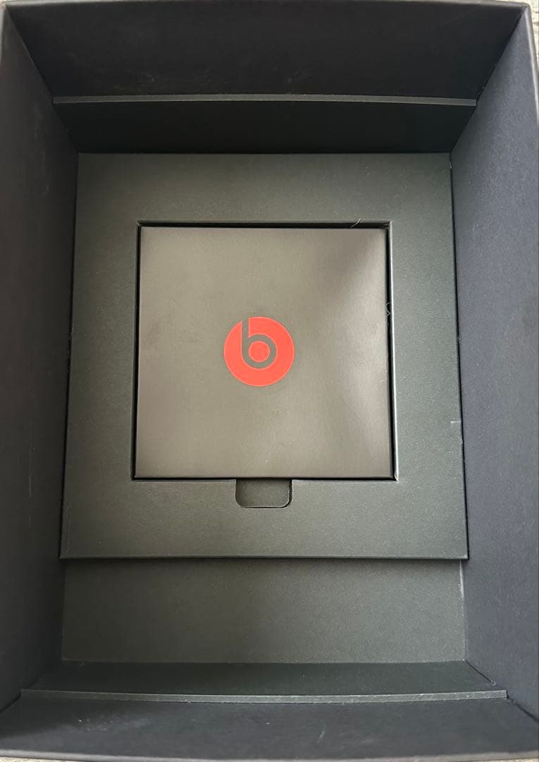 Beats ワイヤレスヘッドホン シルバー(超希少モデル)シルバー色限定モデル