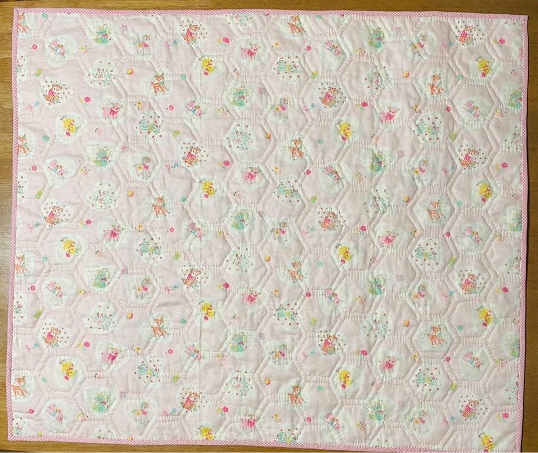 パッチワークキルト　ヘキサゴンのキルト