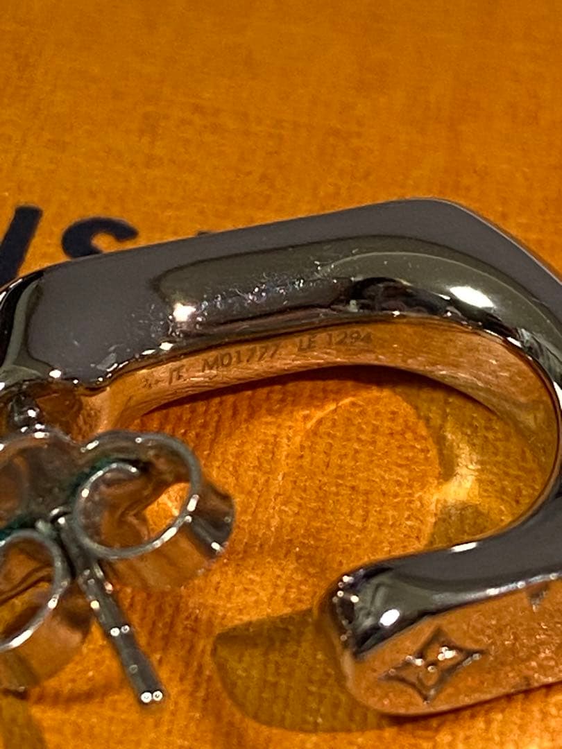 【美品】ルイヴィトン ピアス 片耳 スクエア モノグラム シルバー