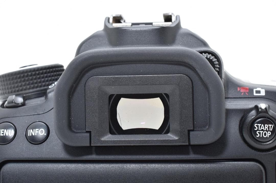 【美品】CANON EOS 70D レンズキット デジタルー眼レフカメラ