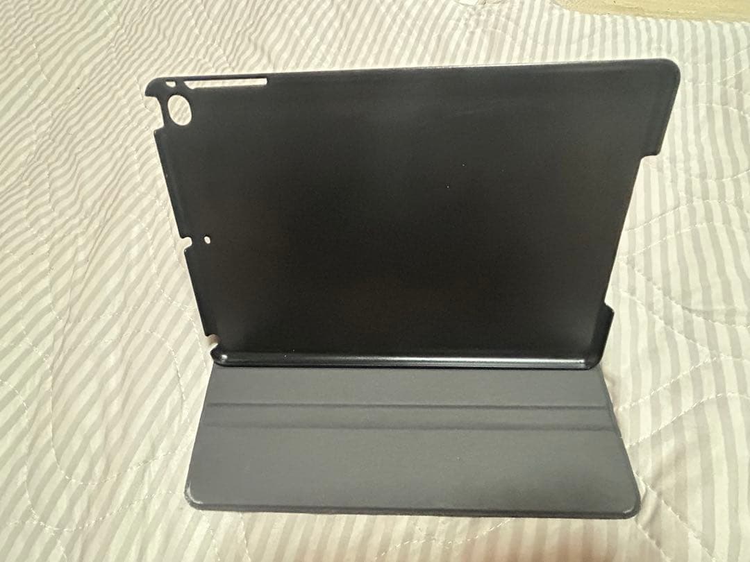 iPad本体 ケース付き iPad 第5世代2017年モデル、9.7インチ