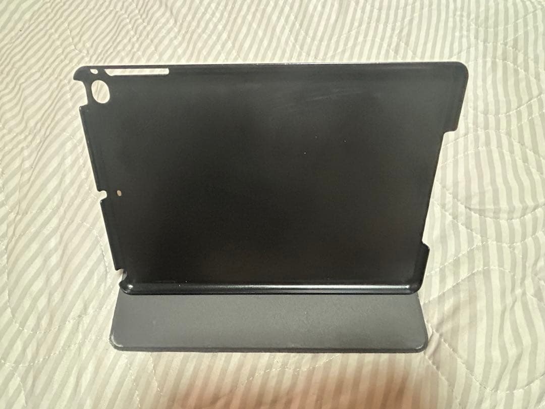 iPad本体 ケース付き iPad 第5世代2017年モデル、9.7インチ