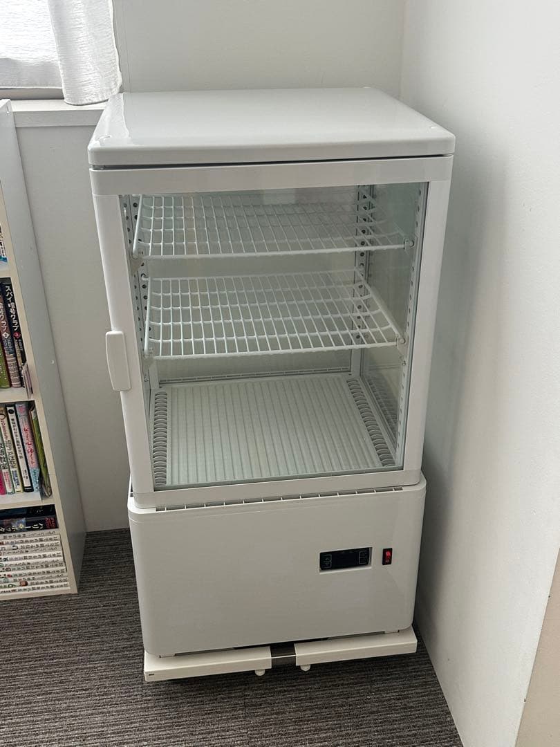 【引き取り限定】ガラス冷蔵庫 ホワイト 3段棚付き　冷蔵ショーケース　卓上