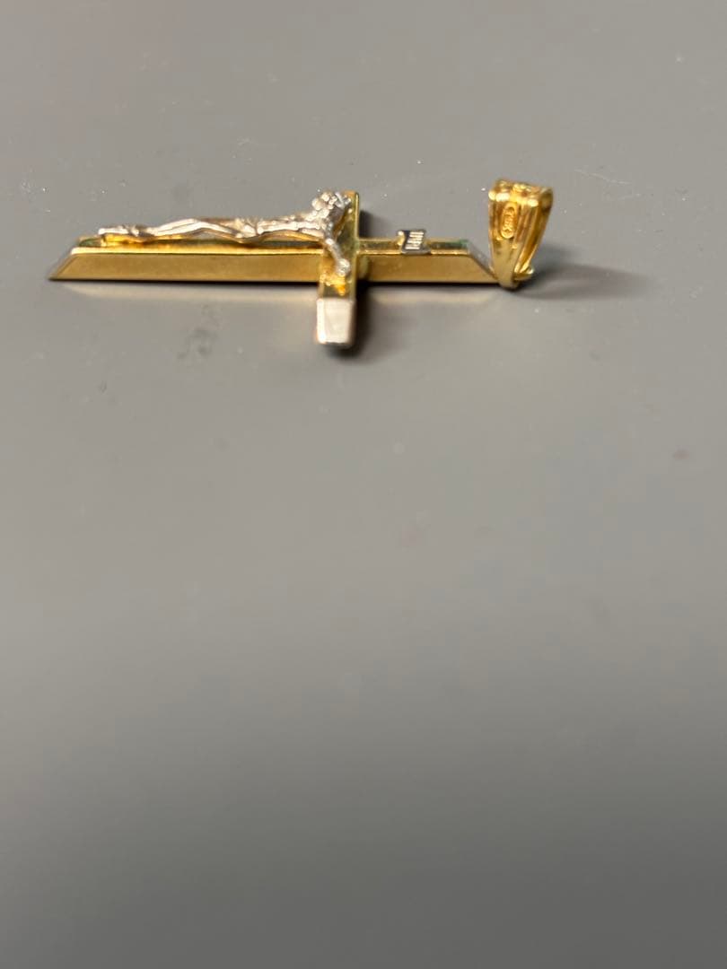 K18十字架ネックレス