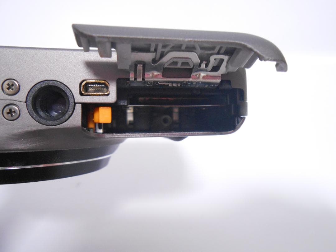 【お値下げ歓迎・ほぼ新品】 FUJIFILM FinePix T300