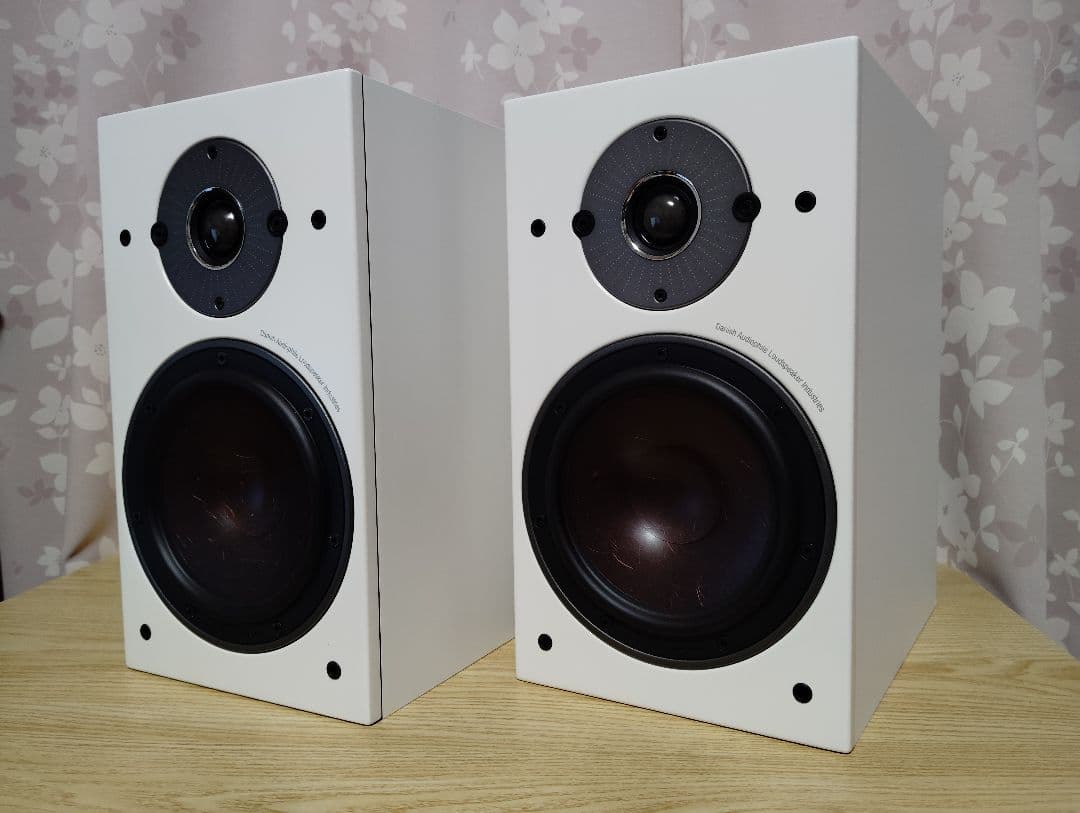 ダリ　オベロン3 ホワイト