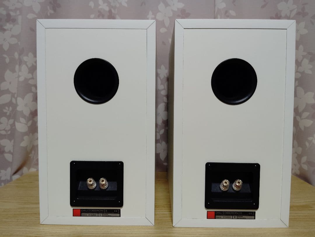 ダリ　オベロン3 ホワイト