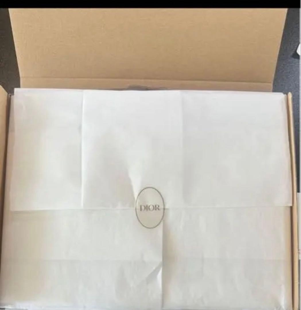 ディオールニット