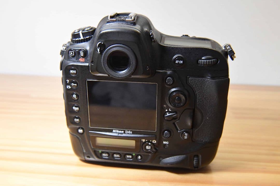 Nikon ニコン D4S ボディ＋レンズ24-120mmセット充電器付