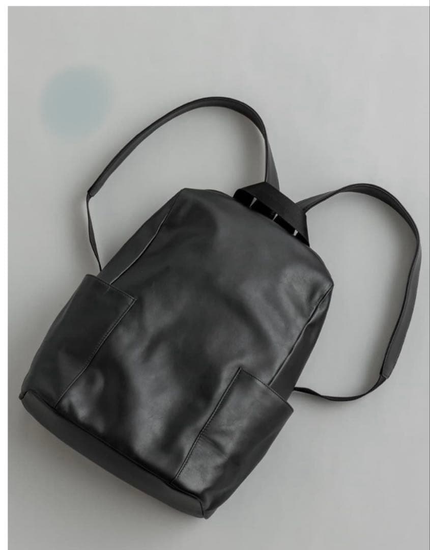 美品！イアパピヨネ 2023年福袋 レザーリュック　本革　バッグパック　黒