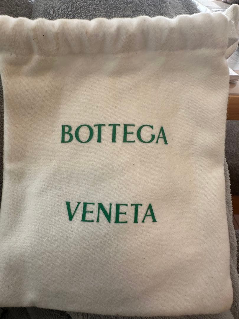 ボッテガべネタ　レザー三つ折り財布 白