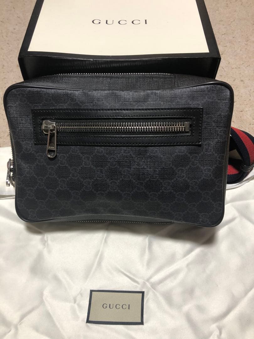 ア*ズ様 GUCCI ボディバッグ ブラック レザー GGパターン