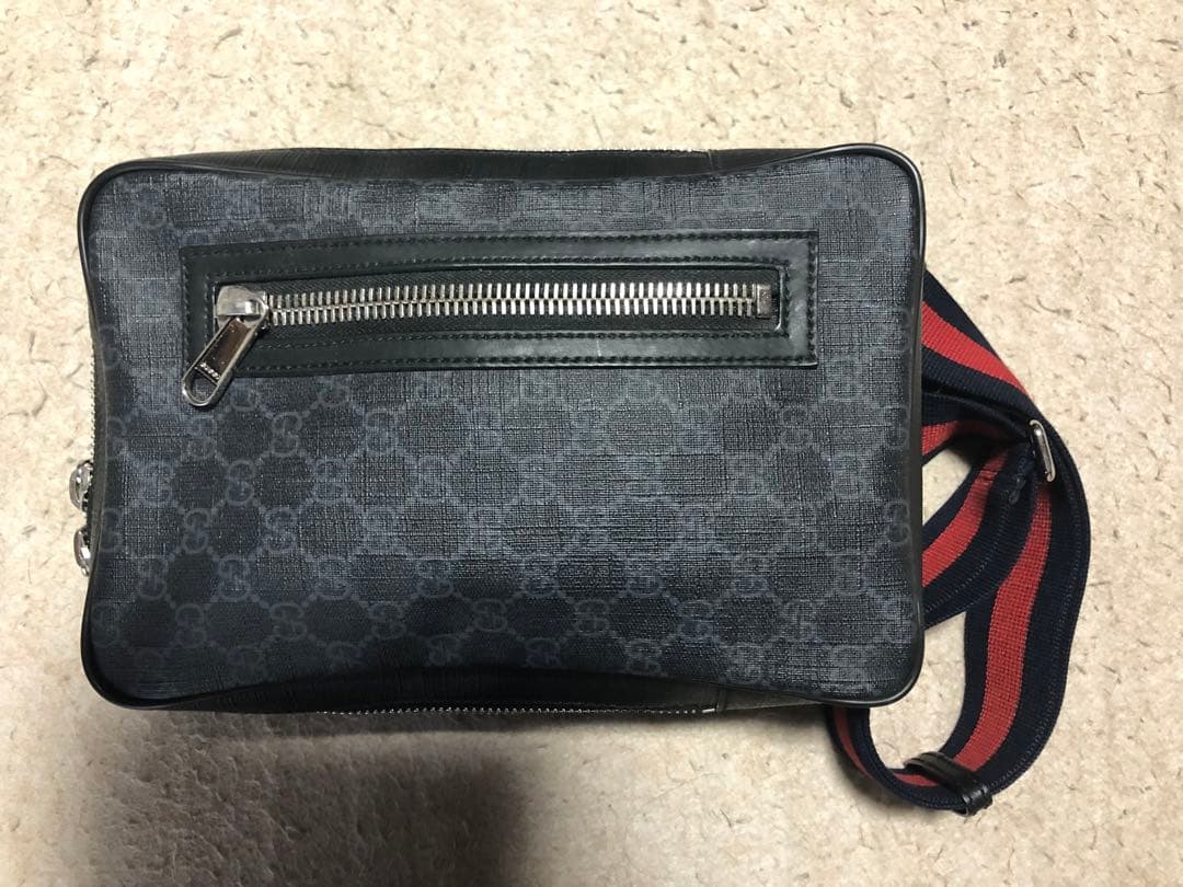 ア*ズ様 GUCCI ボディバッグ ブラック レザー GGパターン