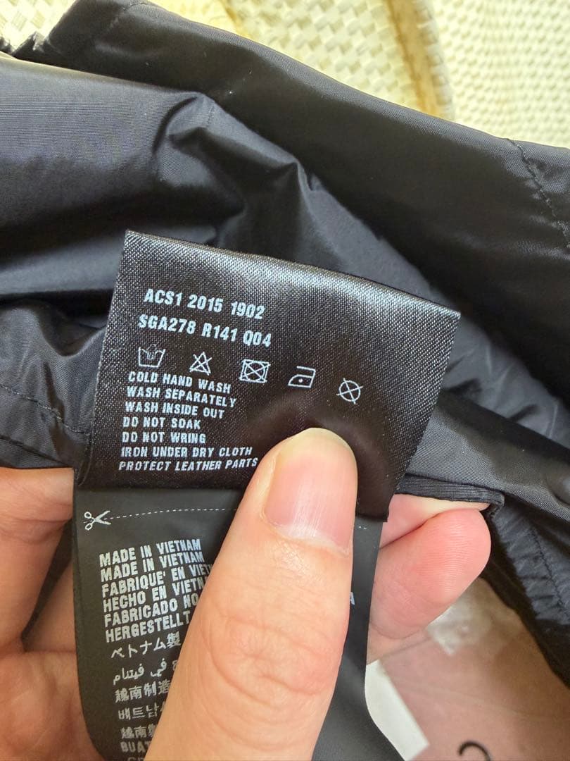 プラダ　ナイロンジャケット　トライアングルプレート 48