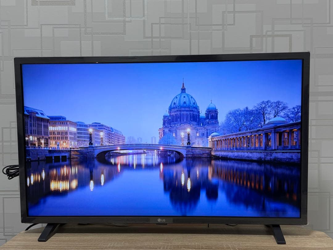 2024年11月製　LG 32LX8000PJB 32インチ液晶テレビ　保証書付