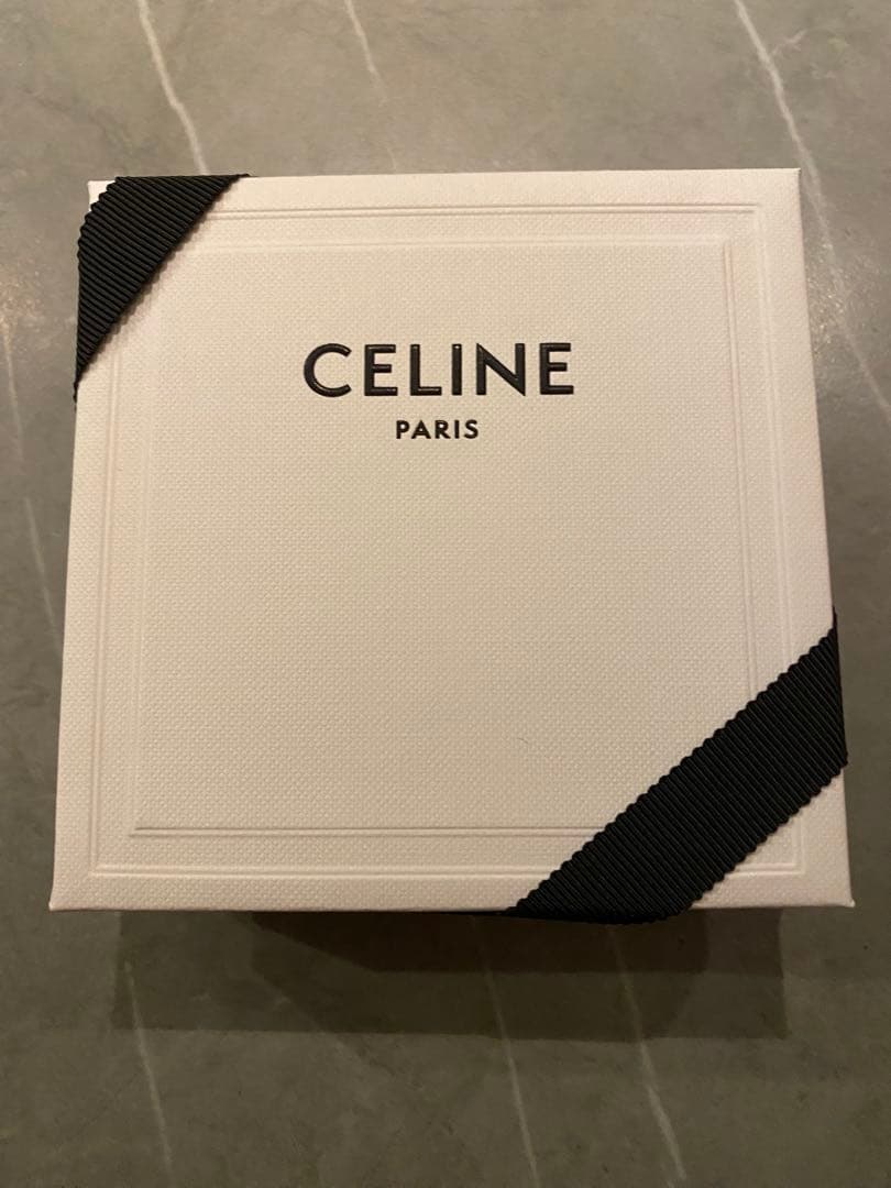 新品未使用　CELINE フープピアス　トリオンフロゴ　セリーヌ　ゴールド