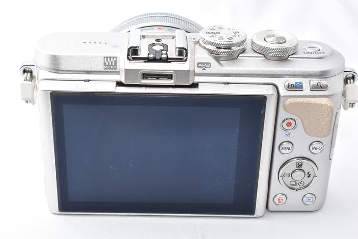 【美品】OLYMPUS PEN E-PL8 ホワイト レンズキット