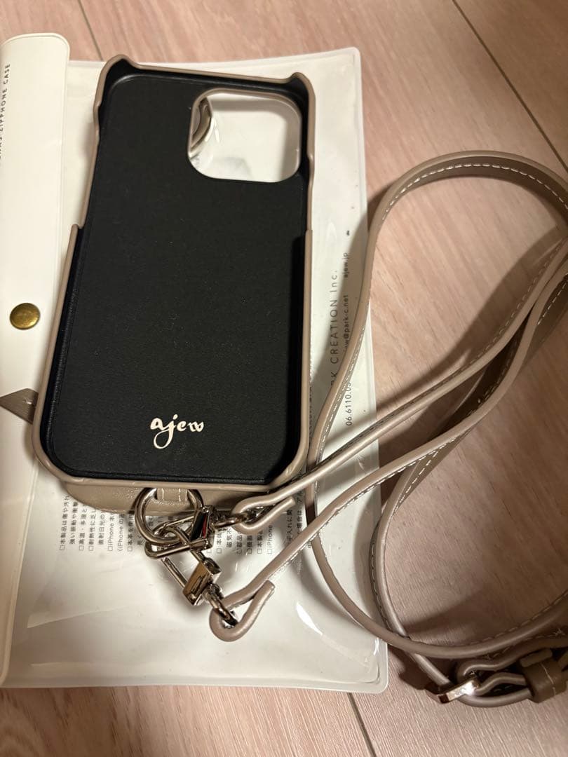 ajew ストラップ付きケース ベージュ