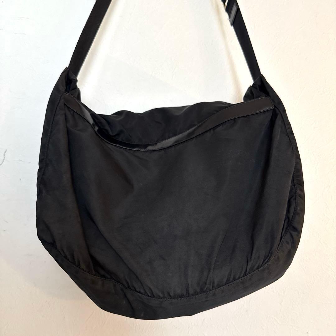 プラダ メッセンジャーバッグ