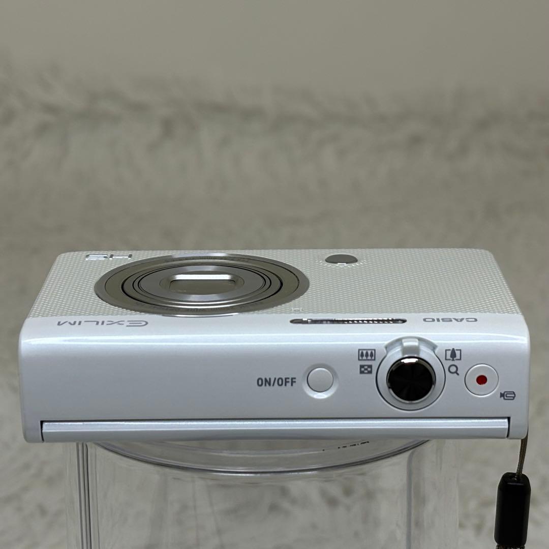 美品　CASIO カメラ　EX-ZR70 充電器　箱　ホワイト コンデジ　動作品