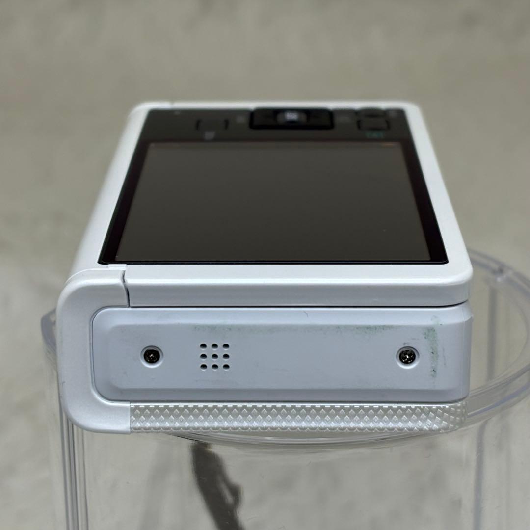 美品　CASIO カメラ　EX-ZR70 充電器　箱　ホワイト コンデジ　動作品