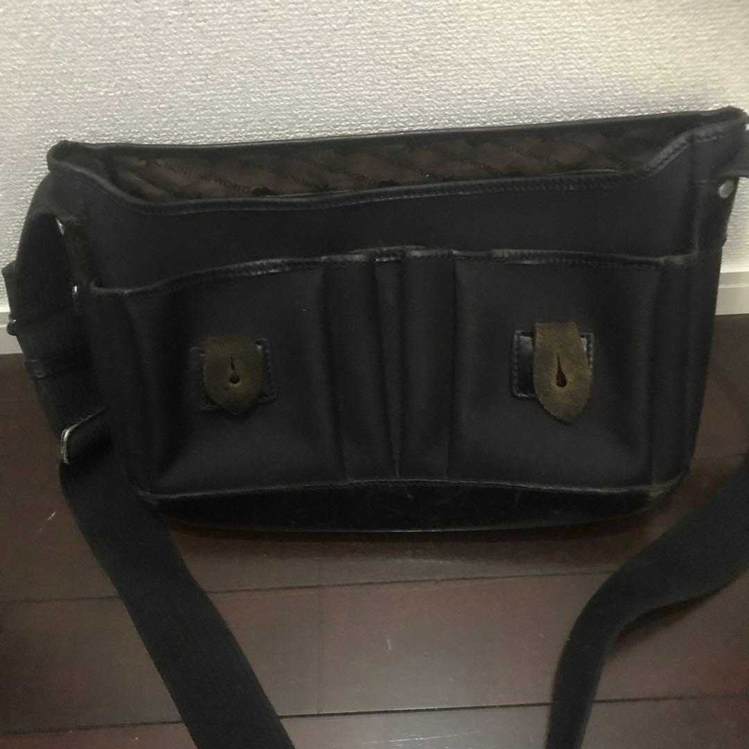 ハンティングワールド ブラックメッセンジャーバッグ