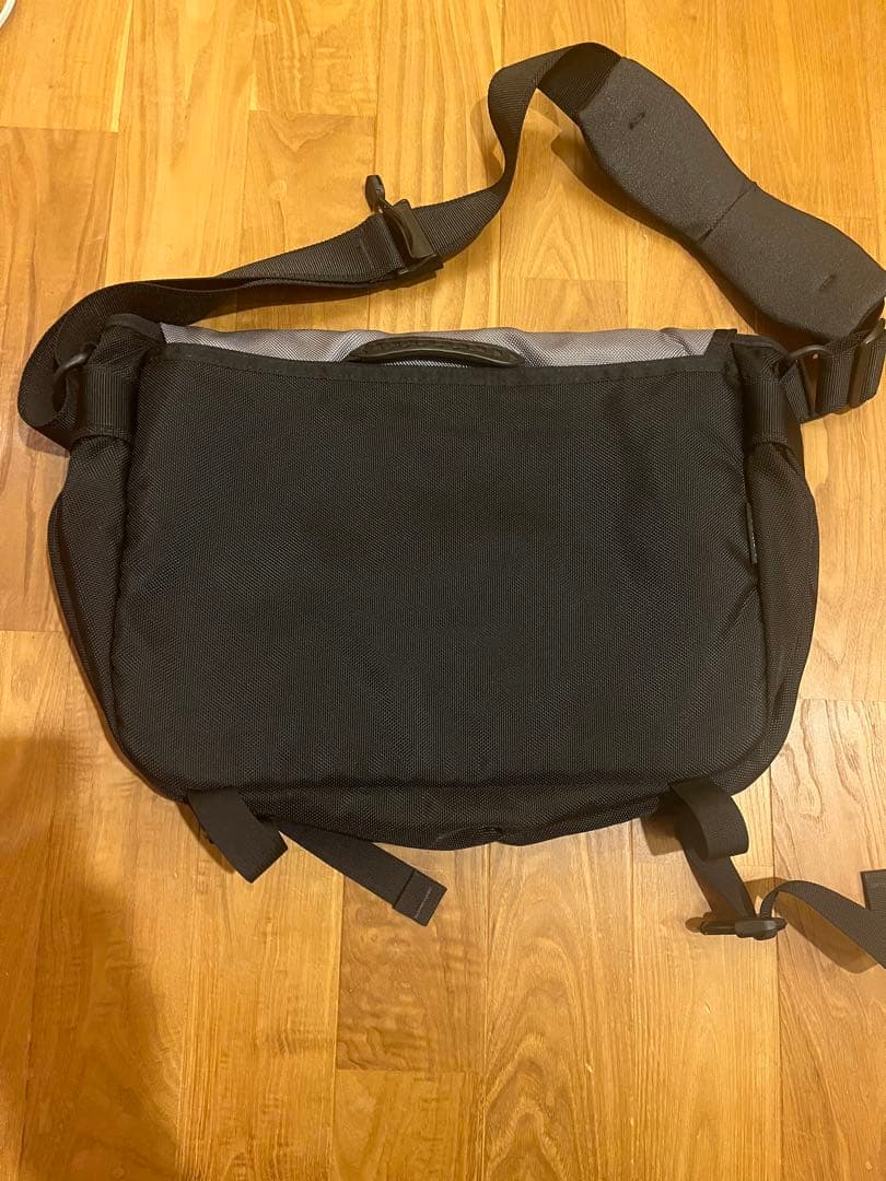 Overland メッセンジャーバッグ 黒/グレー