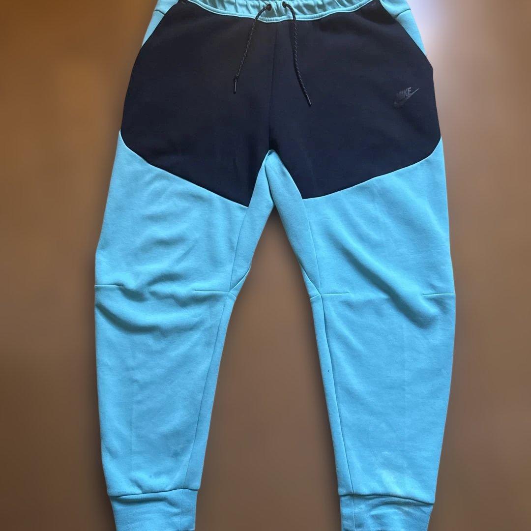 ナイキ テックフリース セントラルシーカラー ティファニーカラー