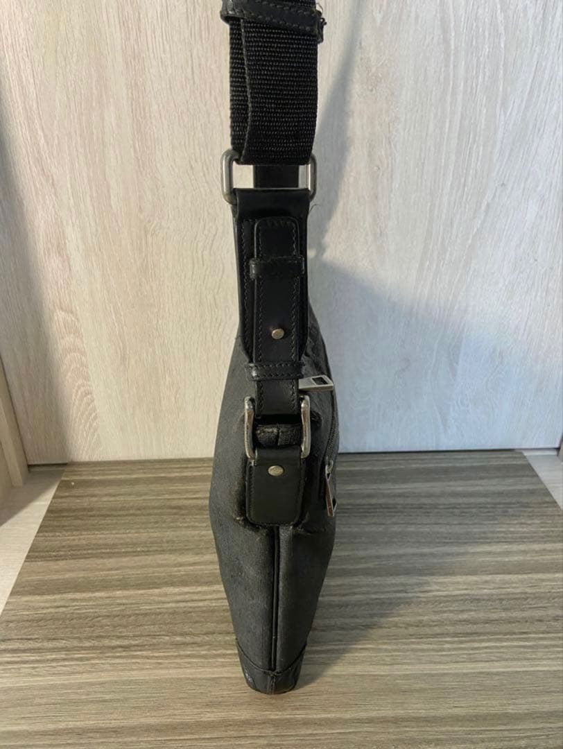 GUCCI ショルダーバッグ　GG スプリーム　ブラック　レザー　メンズ　斜掛