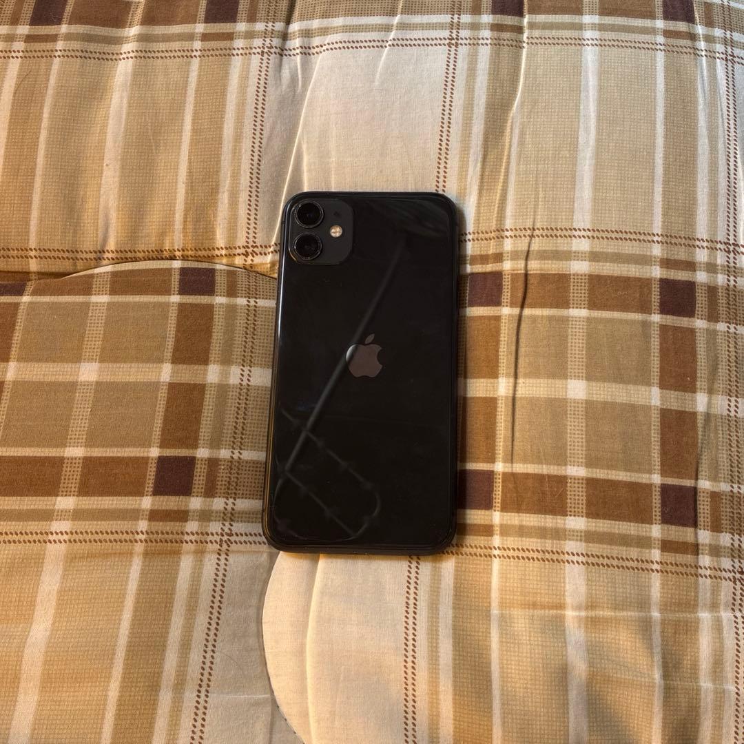 【iPhone11】　ブラック　割れなし　液晶汚れあり