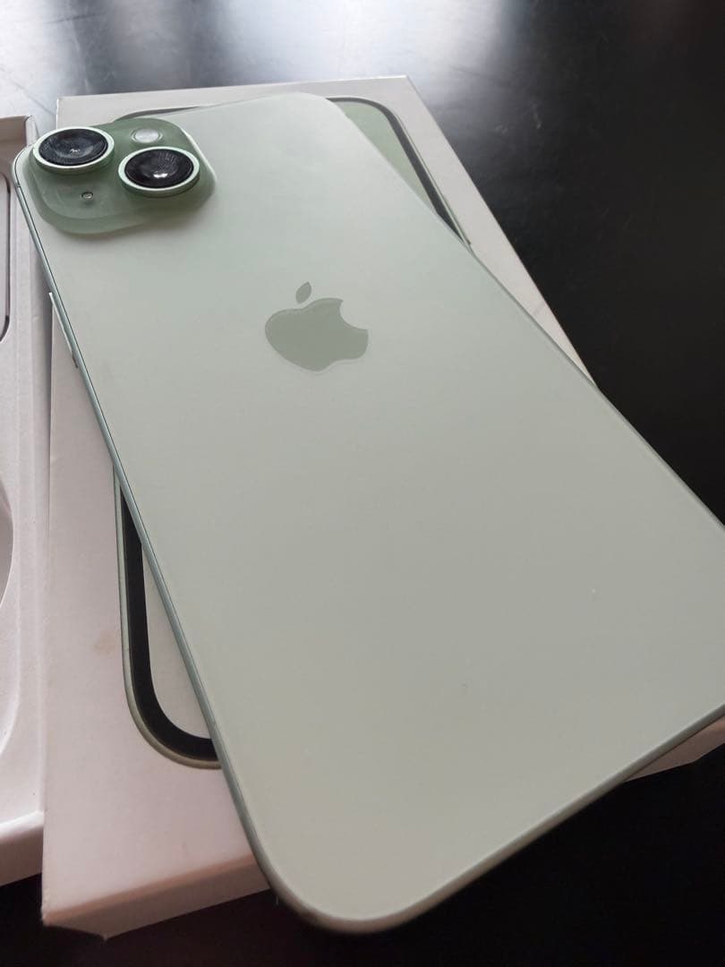 Apple iPhone 15 ミッドナイトグリーン 本体