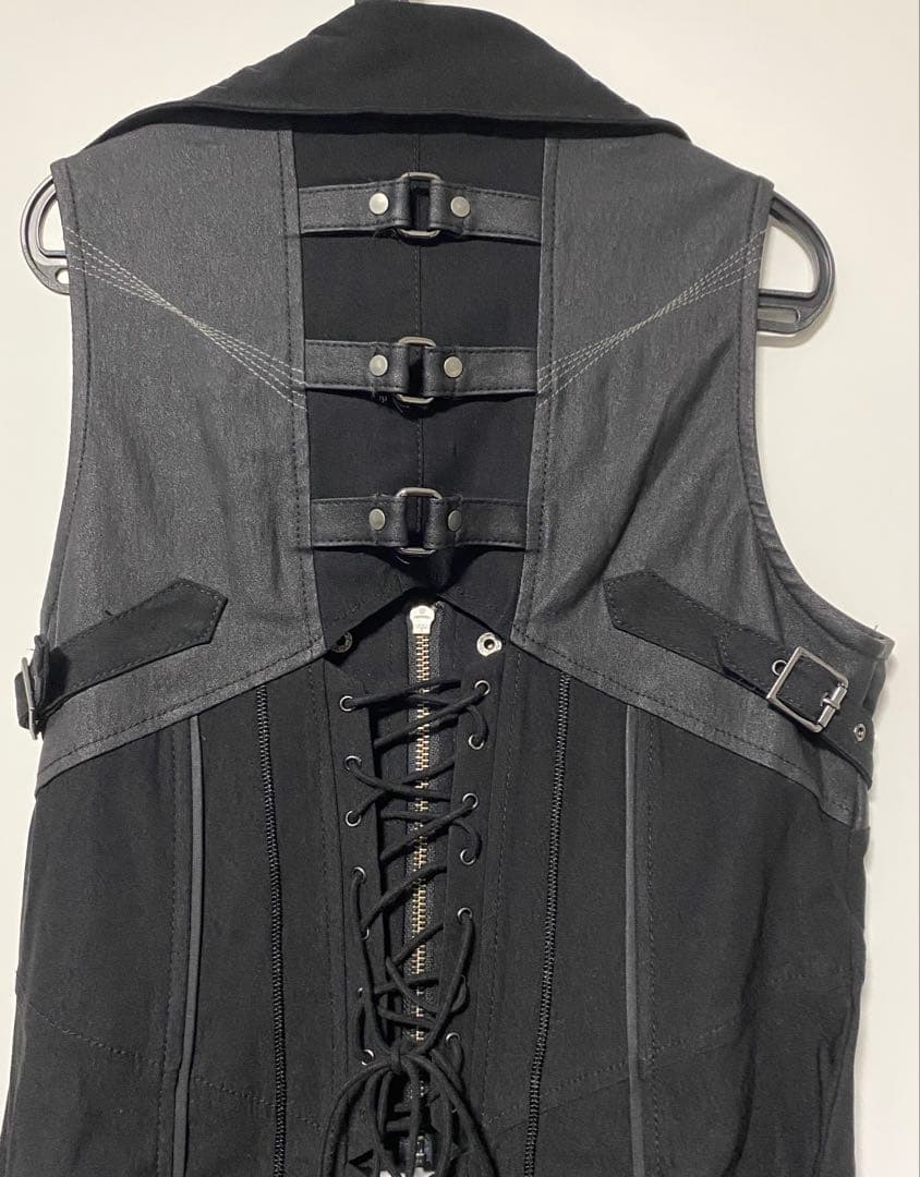 も*に様 最終値下げ　ozz croce 刺繍入りコルセットベスト　タグ付き未使