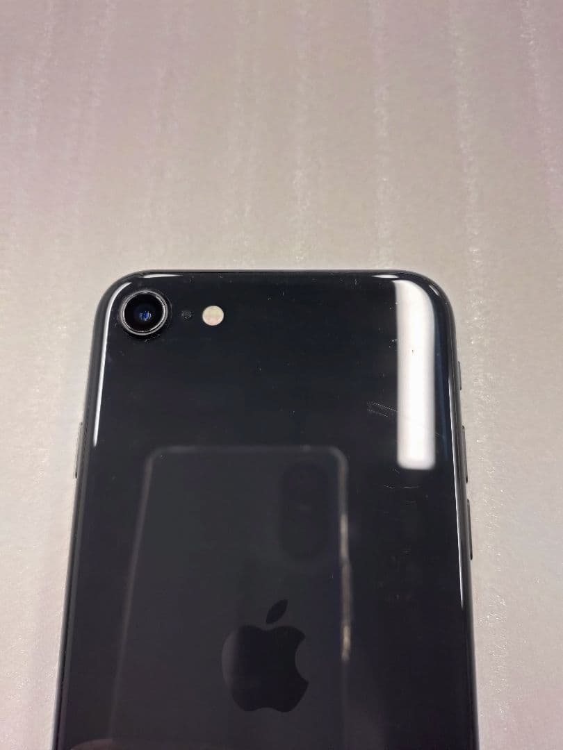 4-378 iPhoneSE　ブラック　本体　64GB SIMロックなし